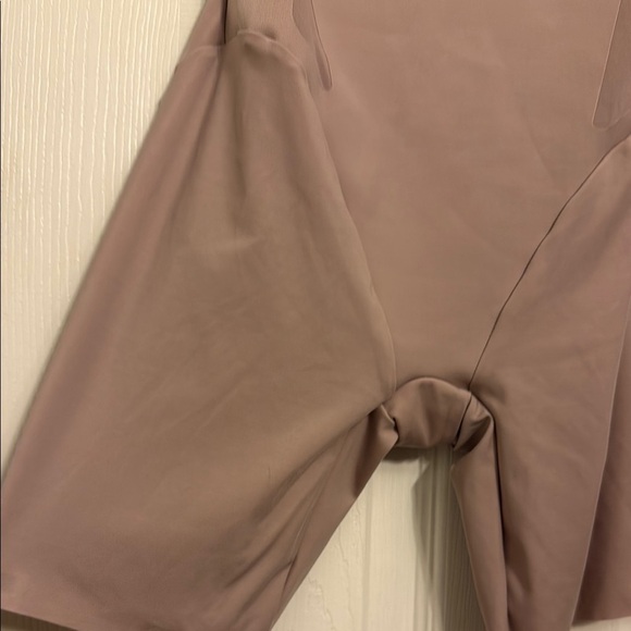 Maidenform Tan Shapewear High-Waist, Thigh Slimmer, Extra Firm Short - Picture 2 of 6